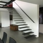 Escalier flottant acier