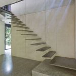 Escalier flottant acier
