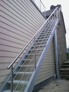 Escalier extérieur droit